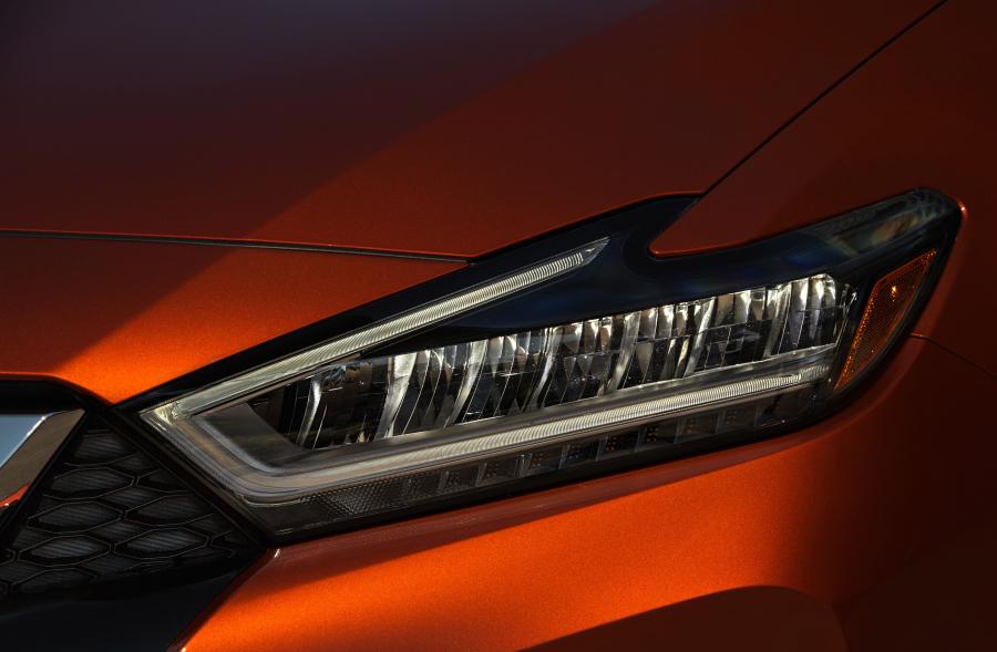 Детали экстерьера Nissan Maxima SR 2018 года  (фото 18 из 30)